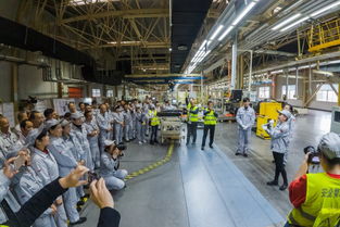 致敬奮斗者，筆墨繪東風(fēng) 中視協(xié)文藝志愿者走進(jìn)東風(fēng)商用車采風(fēng)創(chuàng)作側(cè)記